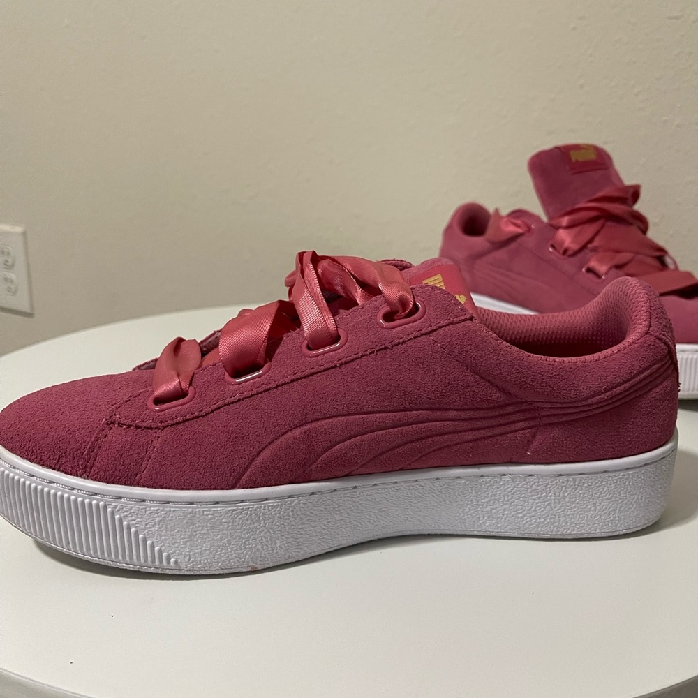 Puma Women’s Vibrant Pink Sneakers size 8.5